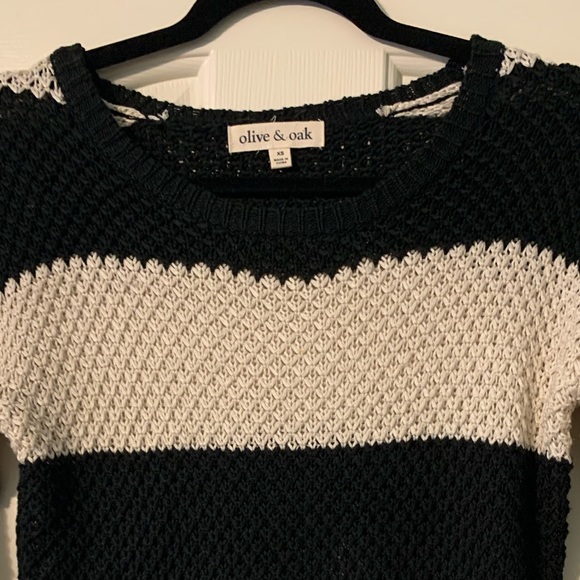 black and cream with large stripes sweater - Picture 2 of 4